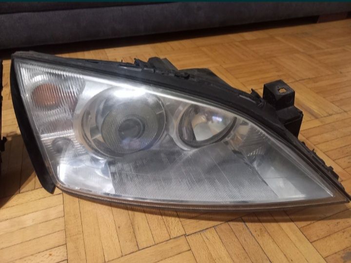 **OKAZJA** Lampy/reflektory przednie xenon - Ford Mondeo generacja MK3