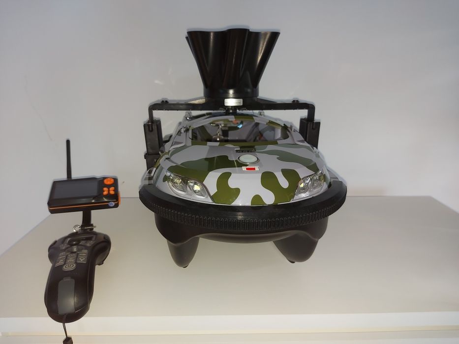 Lodka zanętowa Boatman Vulcan pro gps,echsonda sn4 + rozrzutnik.