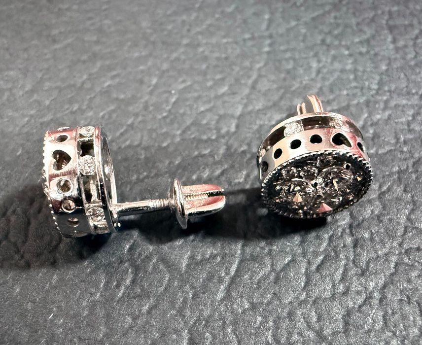 Розкішні сережки пусети біле золото та діаманти