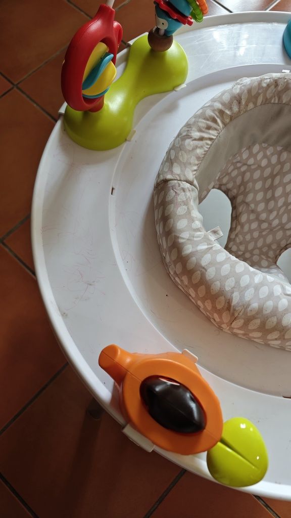 Mesa de atividades bebés