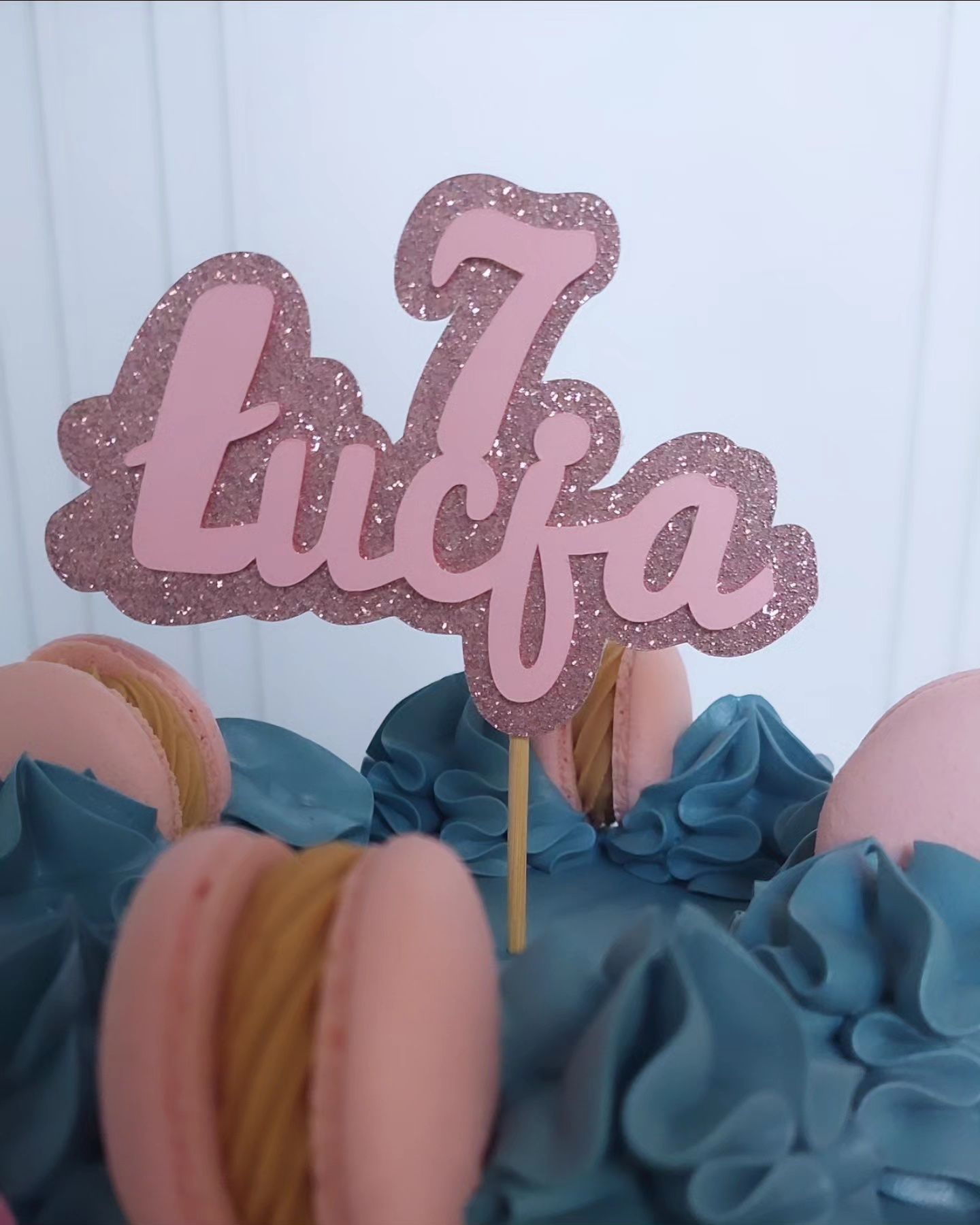 Topper na tort "imię + cyfra"