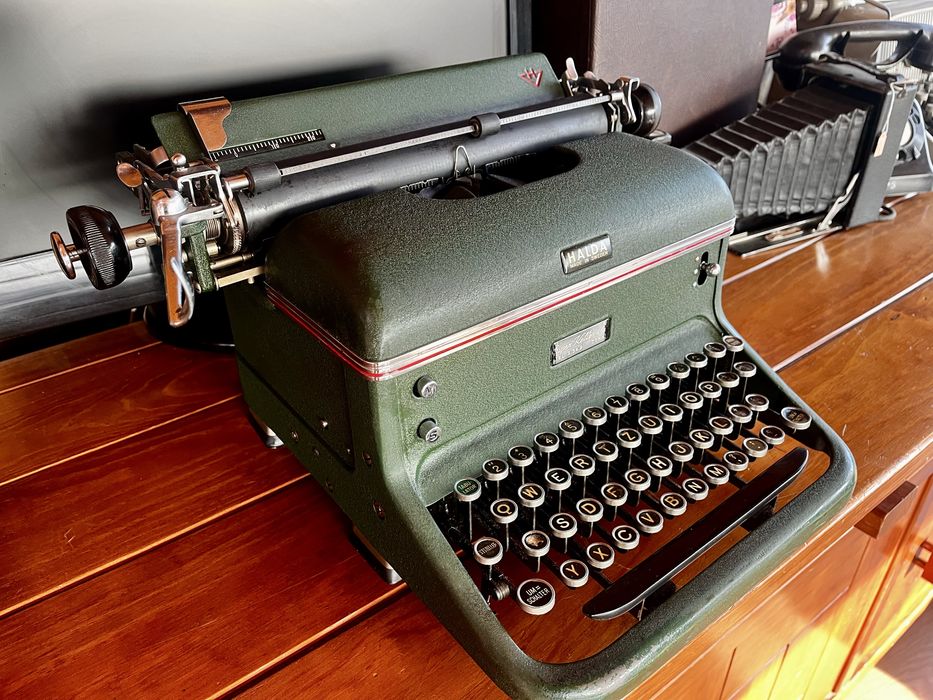 Antiga maquina de escrever Halda