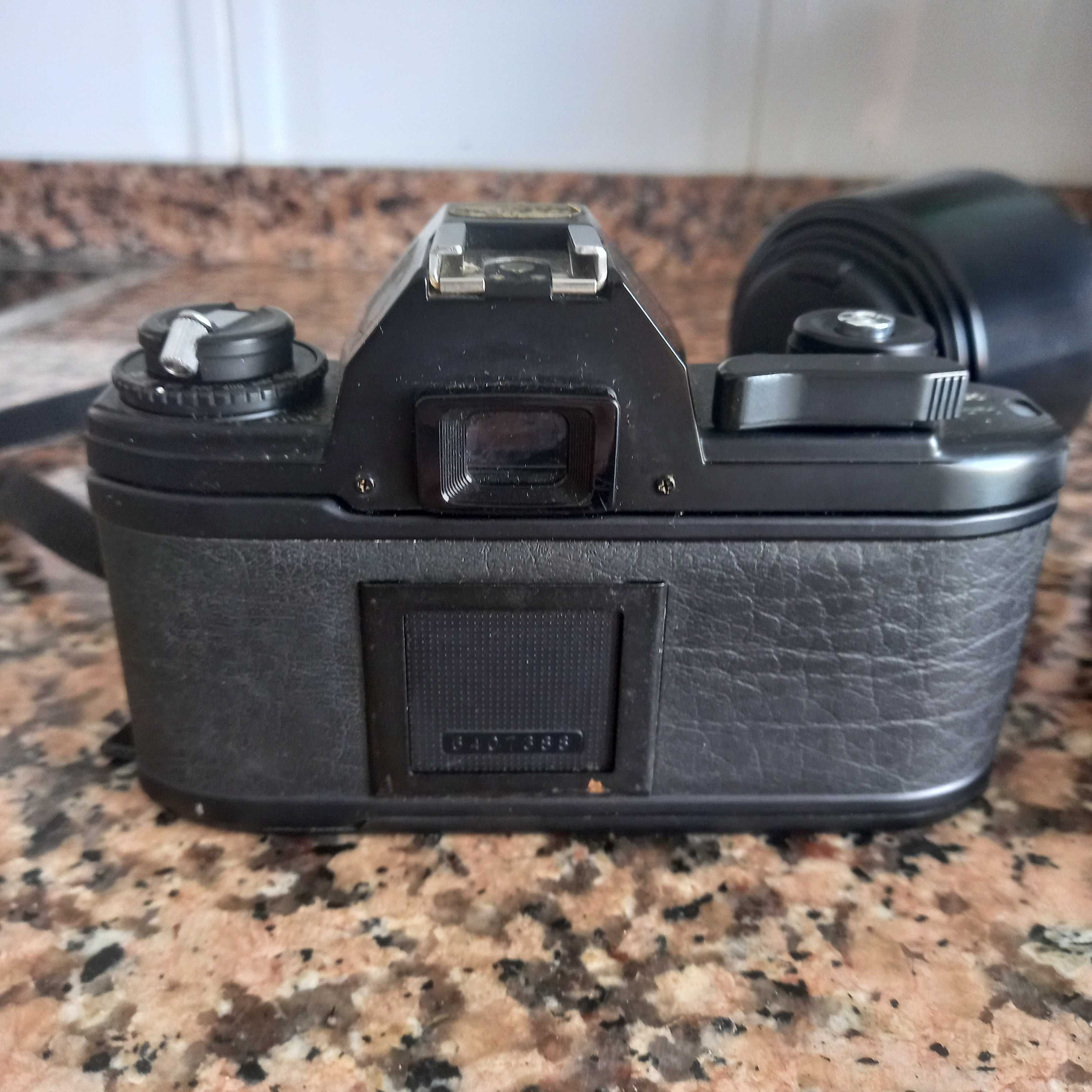 Maquina fotográfica Nikon com objectia, flash e bolsa de transporte