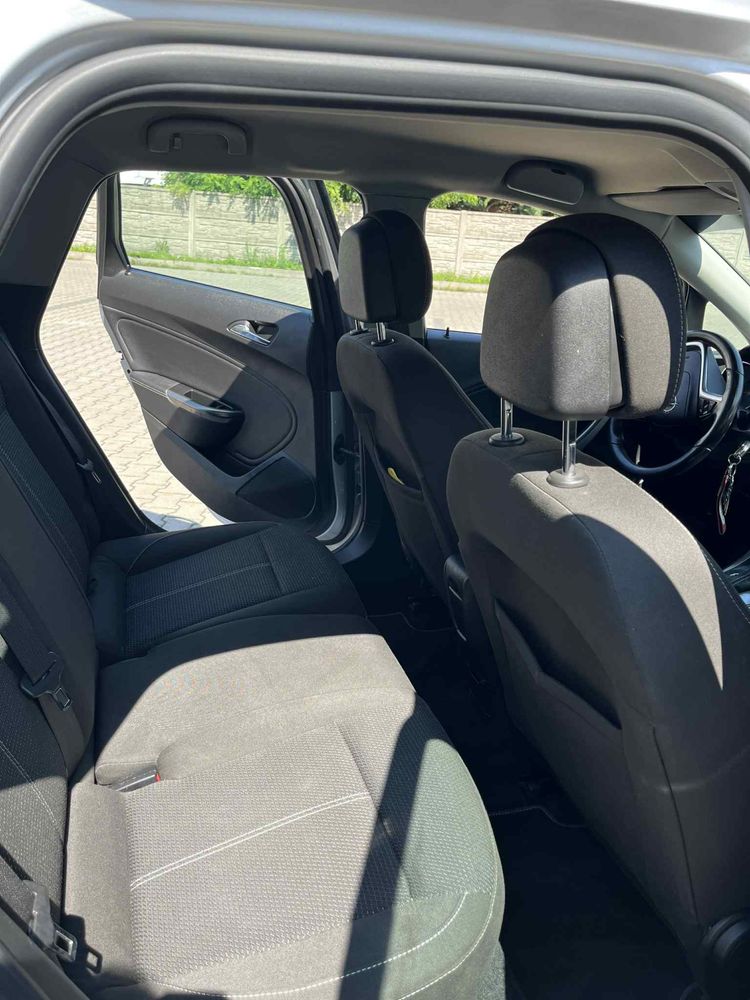 Opel Astra J 1.4 turbo Kombi Super stan