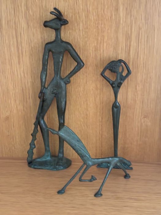 Esculturas gregas em bronze escuro