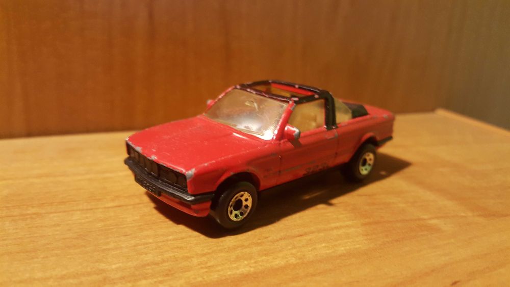 BMW 323i, stary matchbox z lat 80