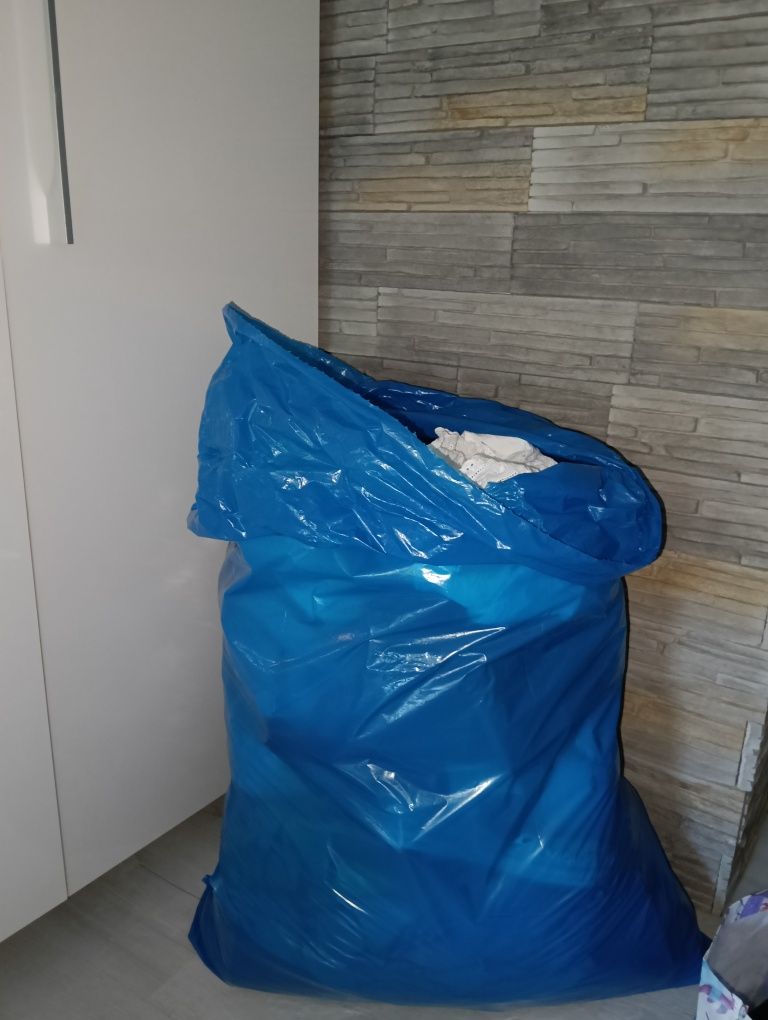 Wór ubrań damskich