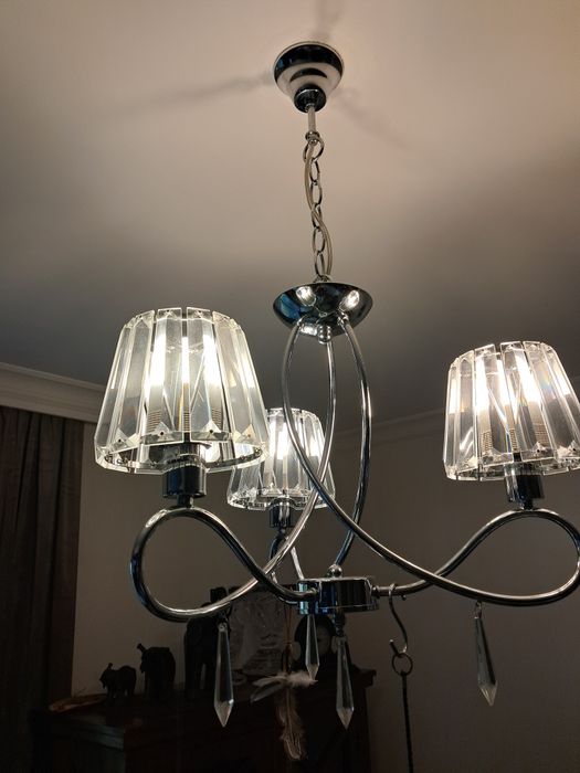 Sprzedam żyrandol i dwie lampy sufitowe