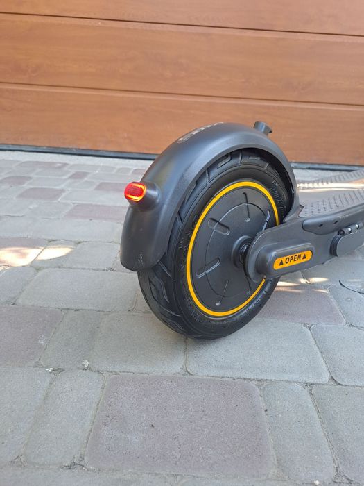Продам електро самокат ninebot KickScooter MAX G30p
