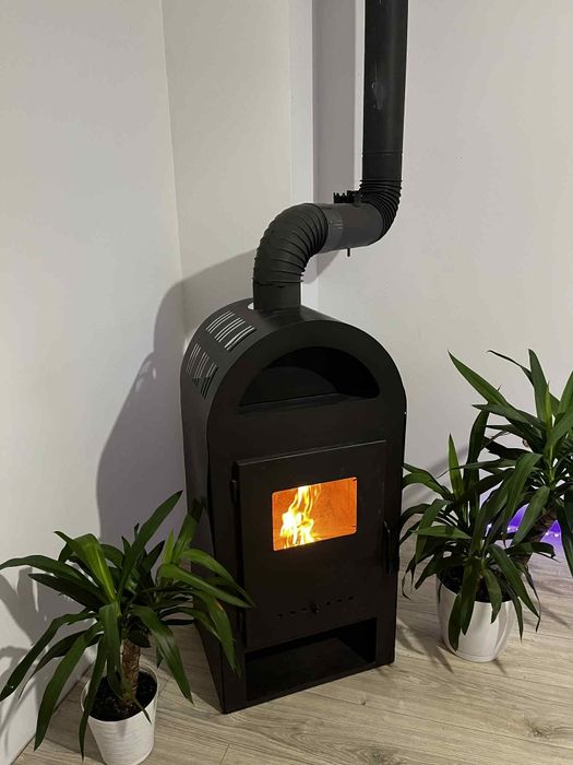 Wolnostojący piecyk/kominek stalowy z szybą, kompletny zestaw z rurą