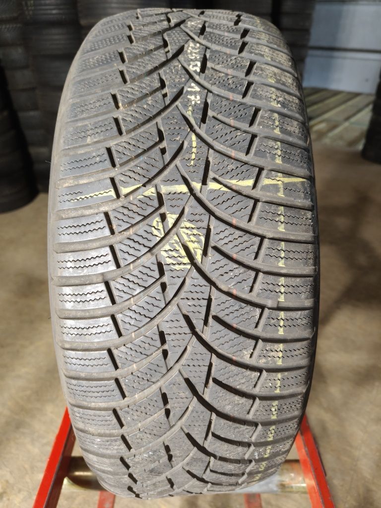 225/55R17 101 V Toyo Tires Observe S944      Z467/180B