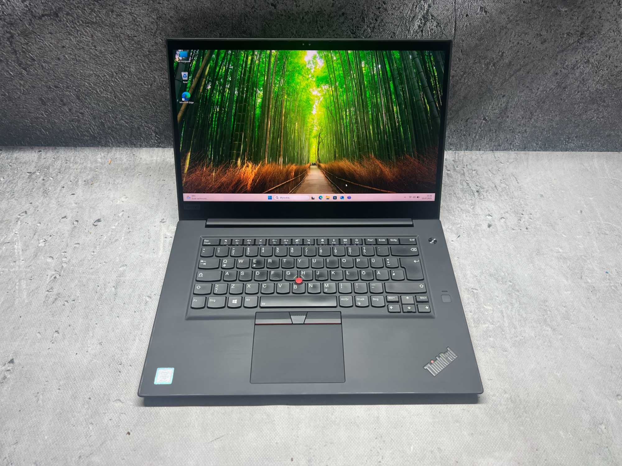 ThinkPad X1 Extreme / i7 8850H 4.3 GHz / 32GB DDR4 / 2TB SSD / 15.6 4K