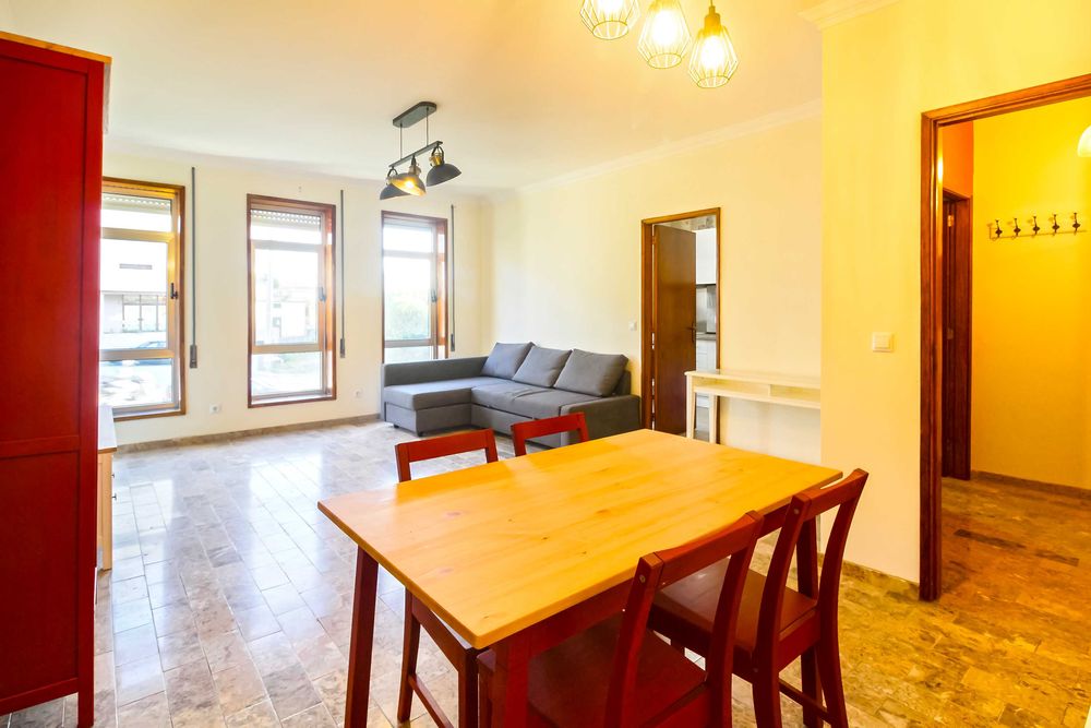 Espaçoso T1 em Baguim junto á estaçao do metro para arrendamento