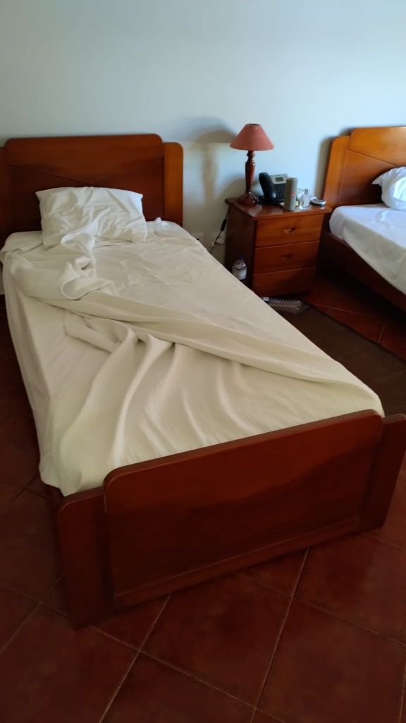 Cama solteiro com estrado e colchão