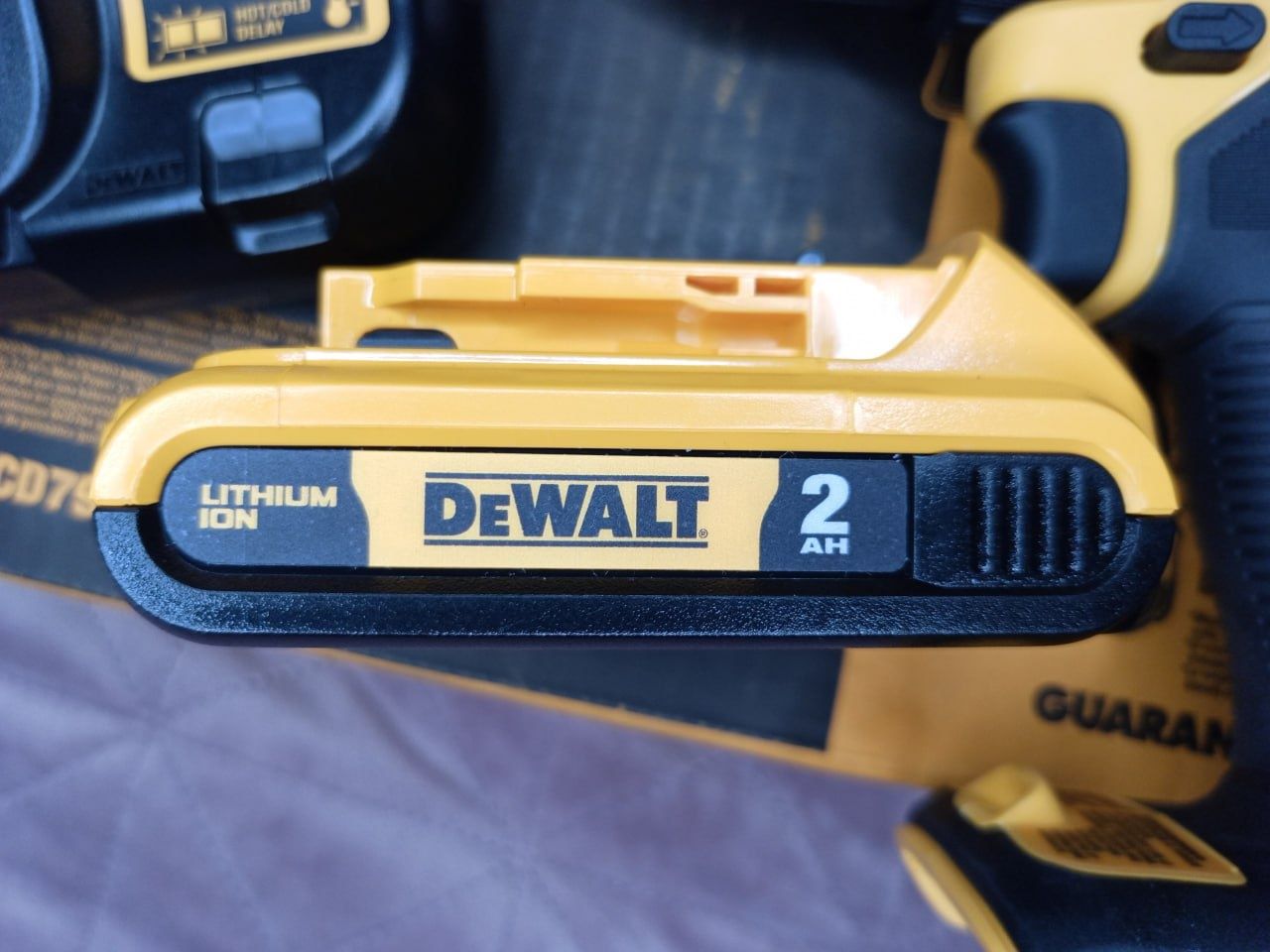 Набор Шуруповерт DEWALT DCD794D1 20V бесщеточный