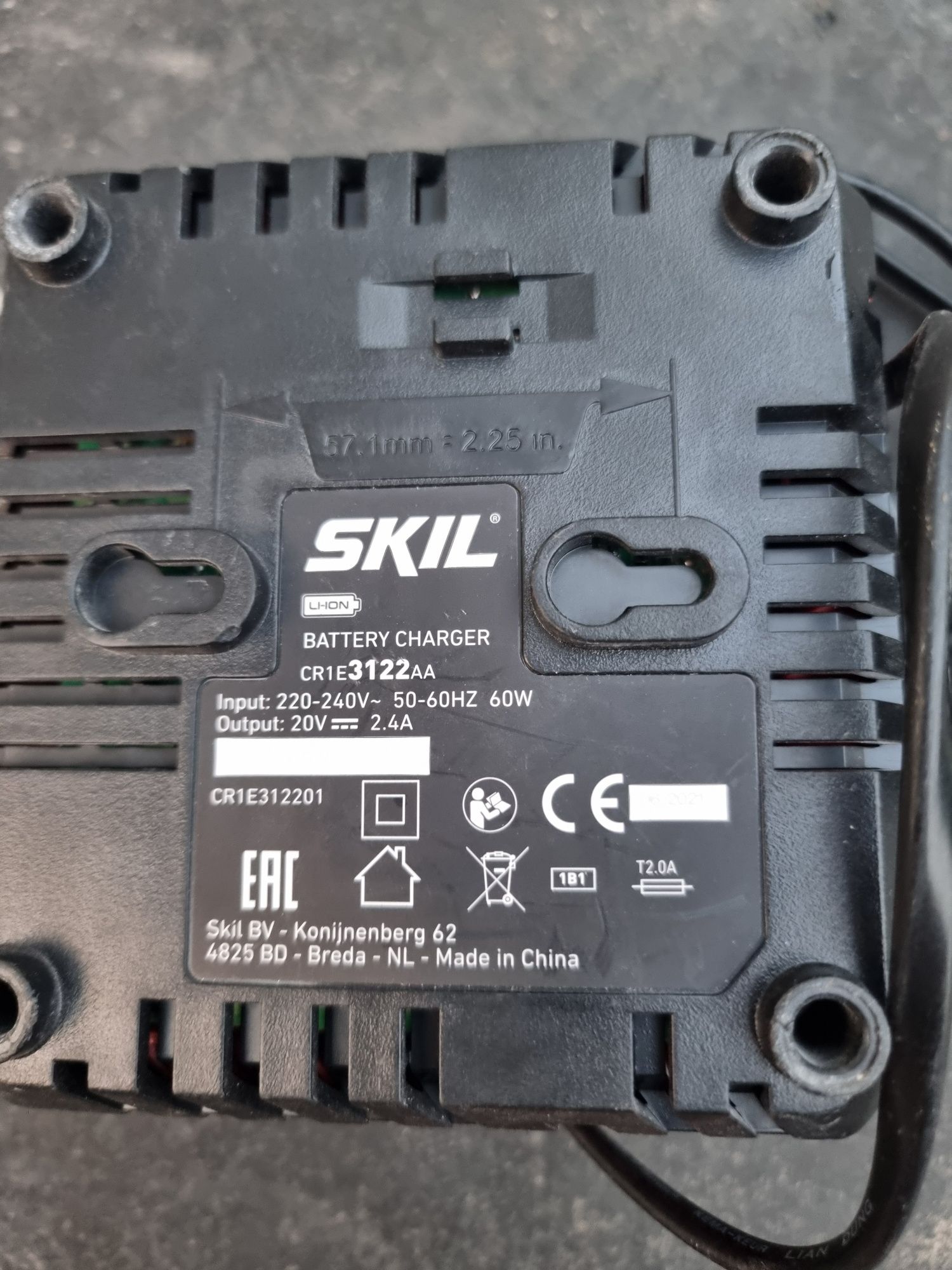 Зарядний пристрій Skil CR1E3122AA 2.4 A дуже гарному стані