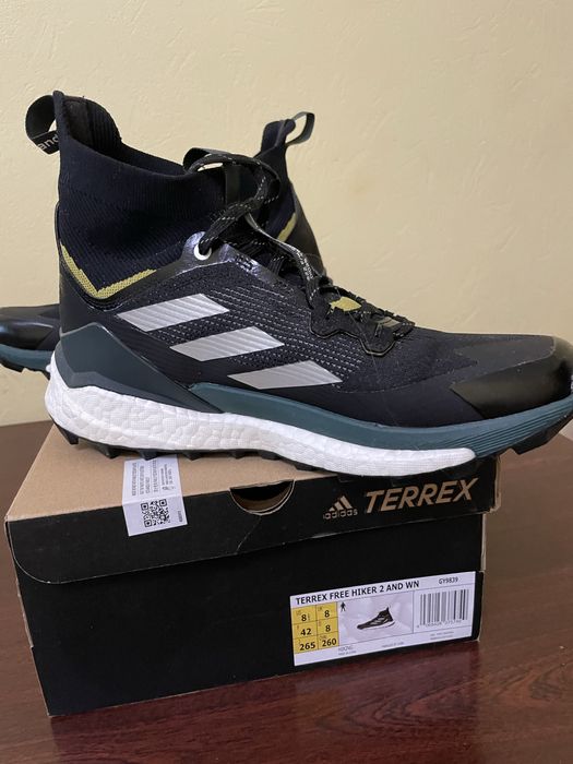 Продам кроссовки Adidas