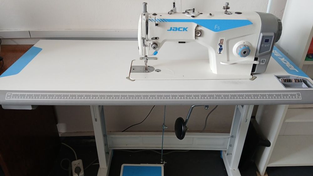 Швейна машина Jack f 5