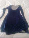 vestido azul e cinzento