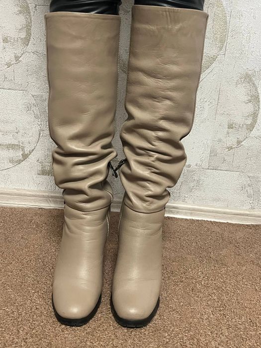 Продам осінні самого 37 розмір б/у вас гарному стані.