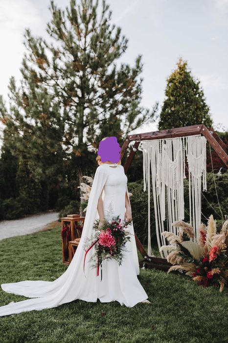 Лаконічна весільна/вечірня сукня з ексклюзивним кейпом (накидкою)!