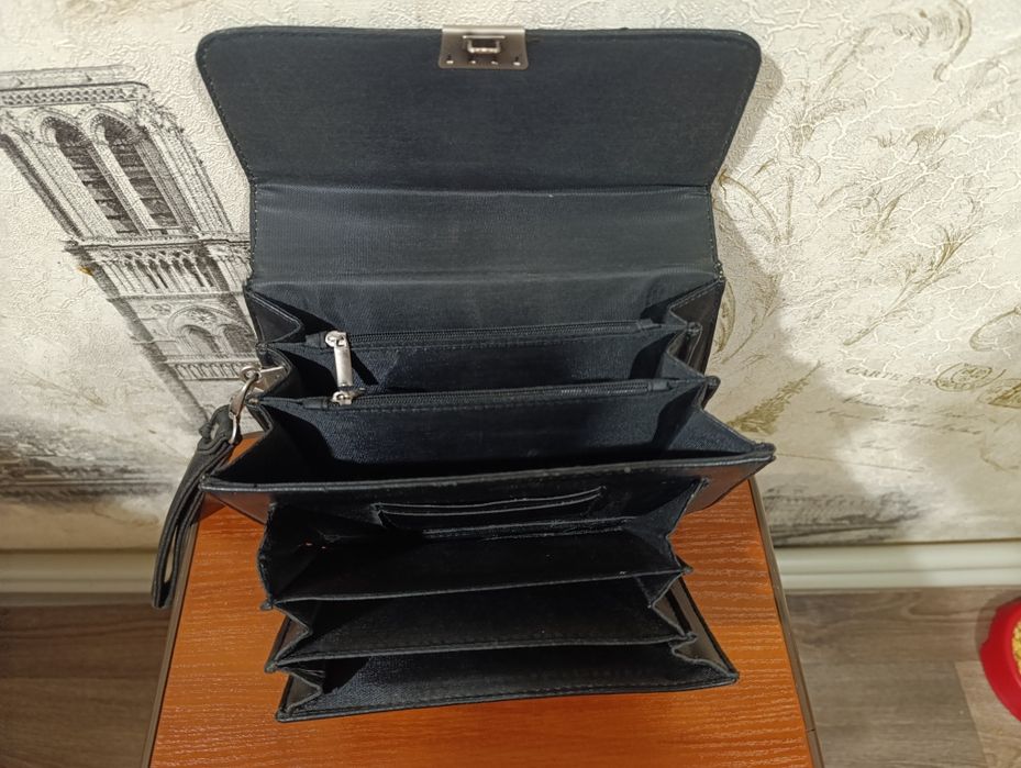 Продам барсетку для документів