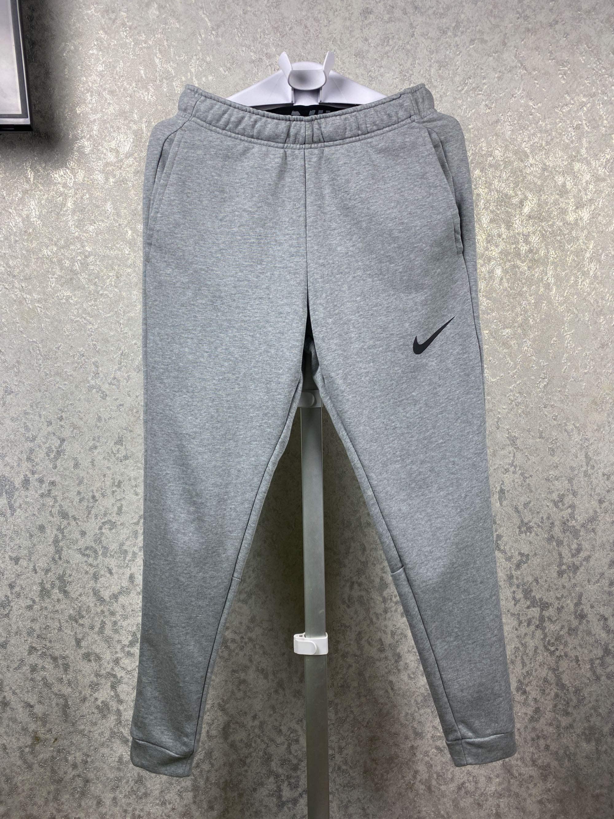 Мужские серые спортивные штаны Nike Dri-Fit Standart Fit S