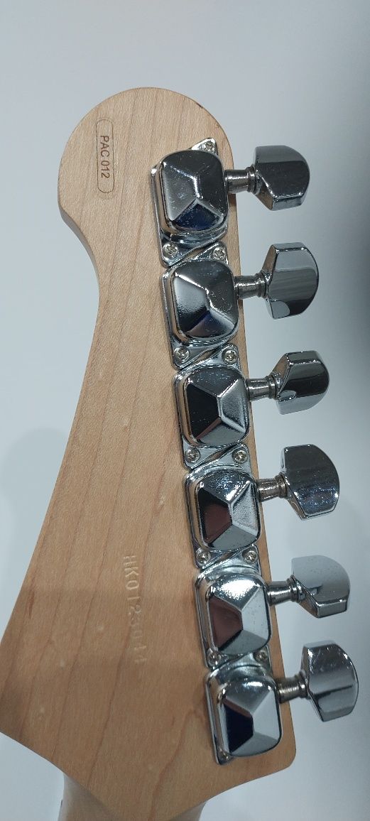 Gitara elektryczna Yamah + wzmacniacza 012