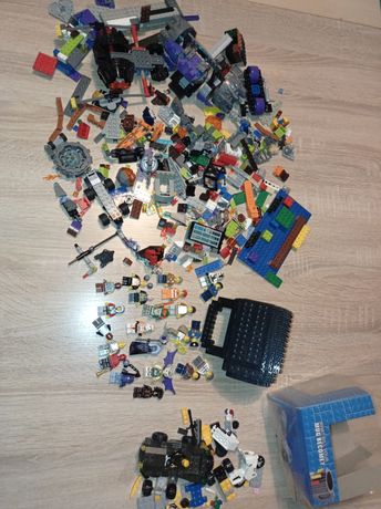 Klocki LEGO Nexo_Chima_City 22 figurek + kubek lego