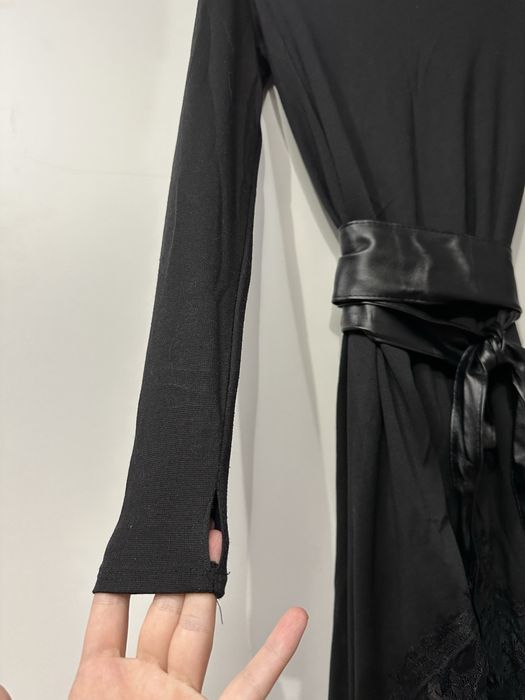 Платье голые плечи с поясом, рукав перчатка S-M