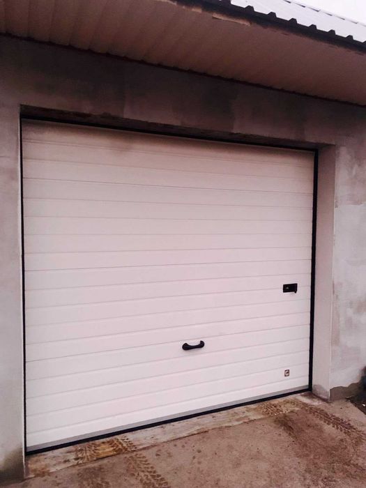 Гаражні секційні, ролетні ворота / автоматика
