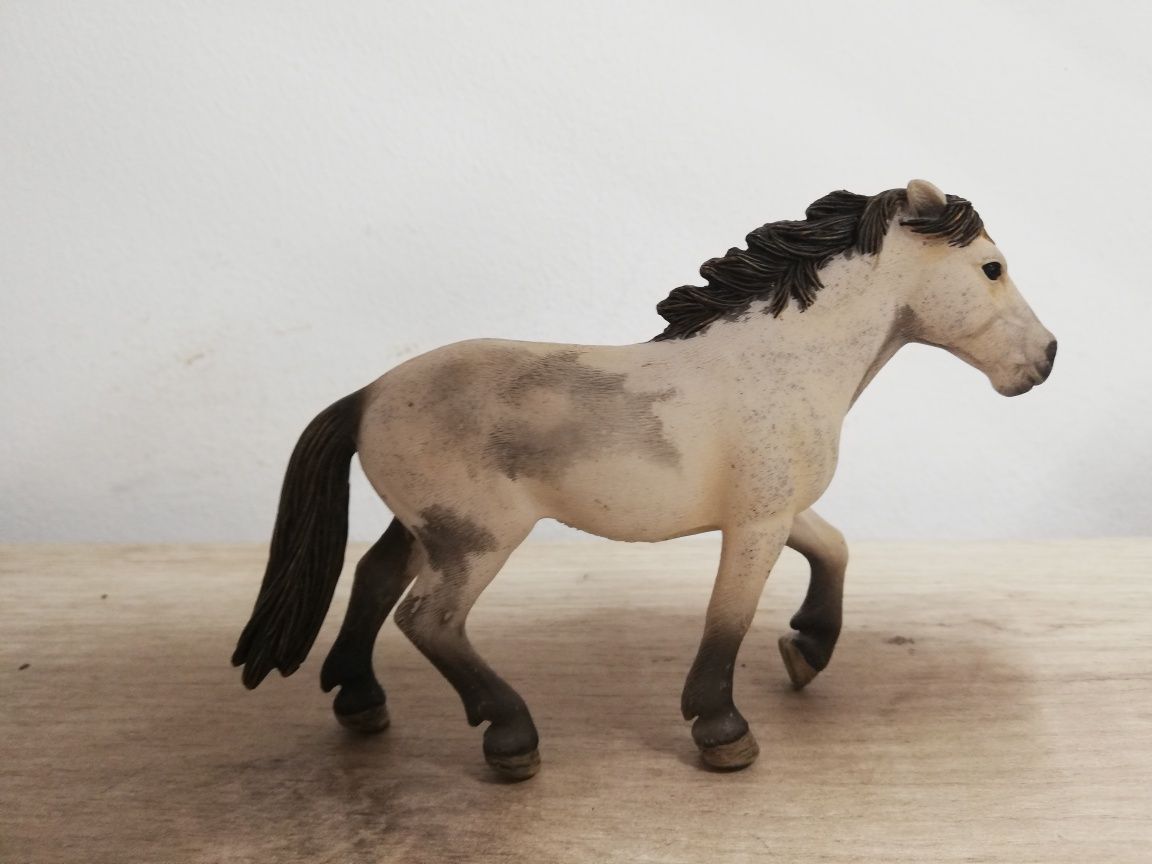 Figurka konia schleich klacz Camargue