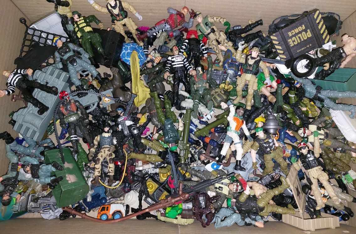Ящик 60×40 игрушек Soldier