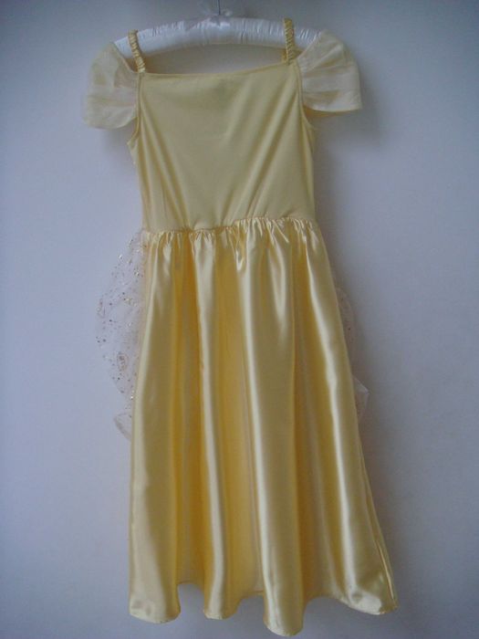 strój księżniczka dama dworu Bella Piękna i Bestia Disney  128 / 134