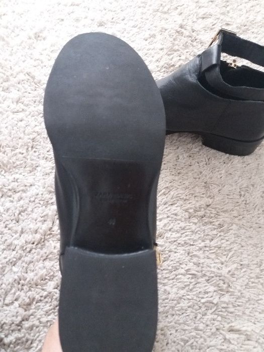 Botins em pele preta Zara