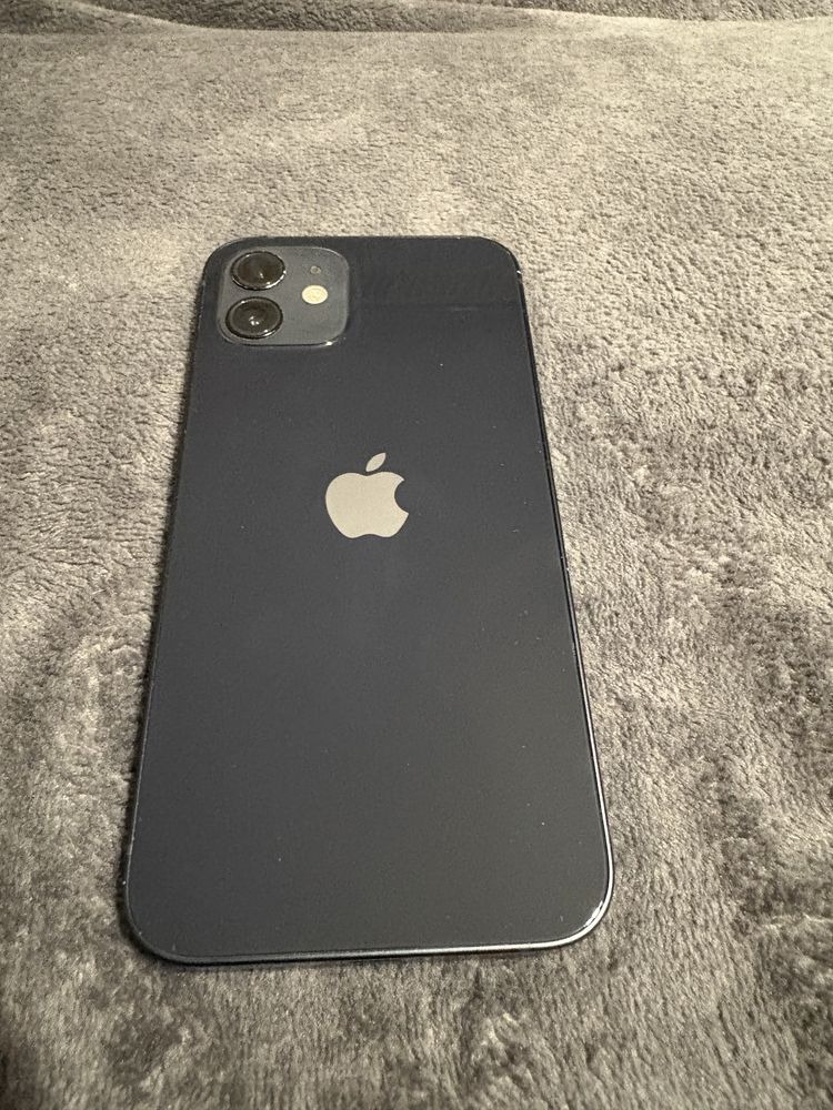 iPhone 12 w bardzo dobrym stanie