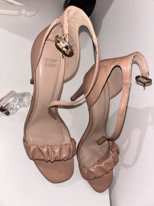 Wysokie szpilki r.40