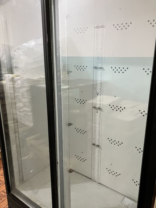 Продам холодильный шкаф, холодильная витрина двухдверная