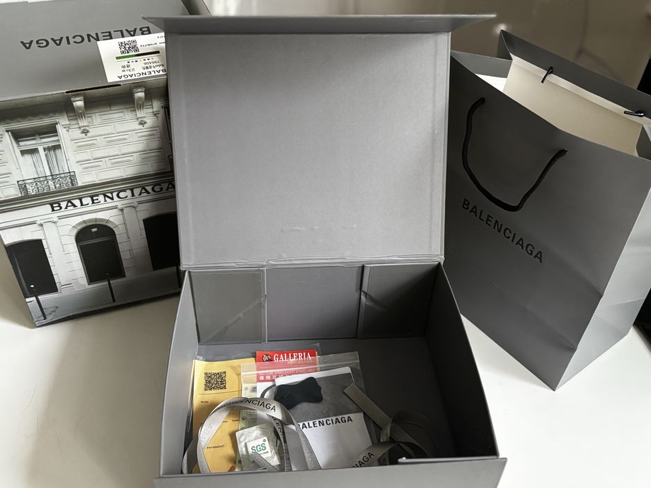Balenciaga Брелок, пильник, коробки, пакет