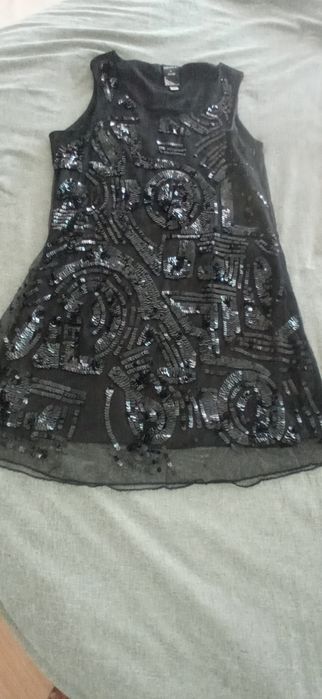 Vestido versátil preto com lantejoulas