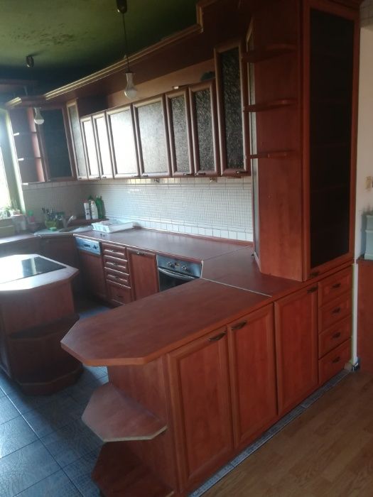 Meble kuchenne 4m x 3,3 m x 2,45m + górne pólki.