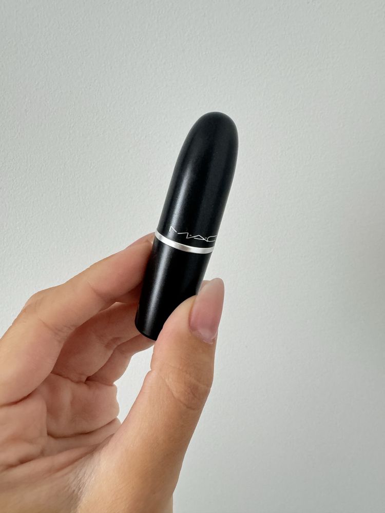 Czerwona szminka MAC Russian Red