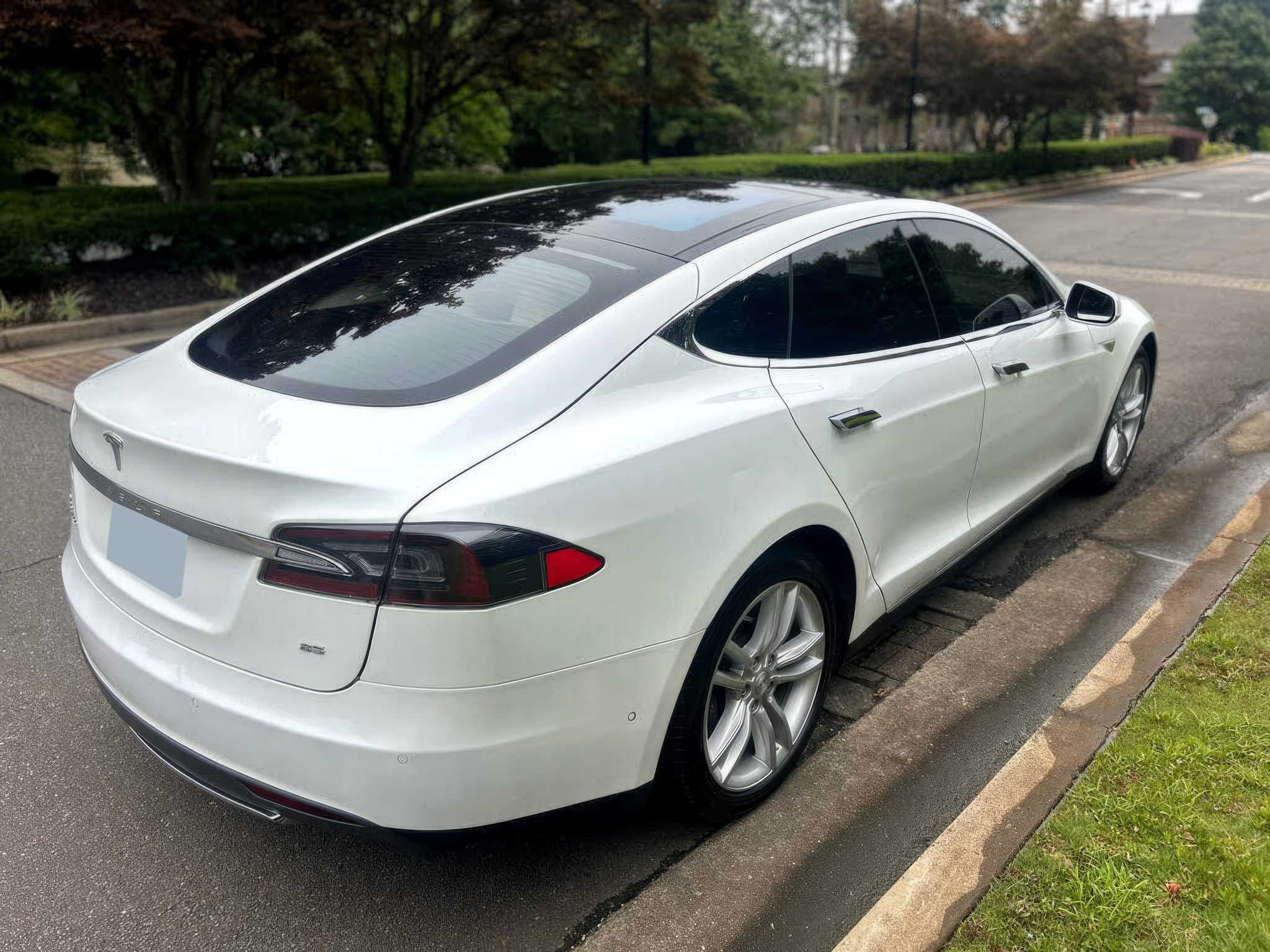 2015 Tesla Model S 85