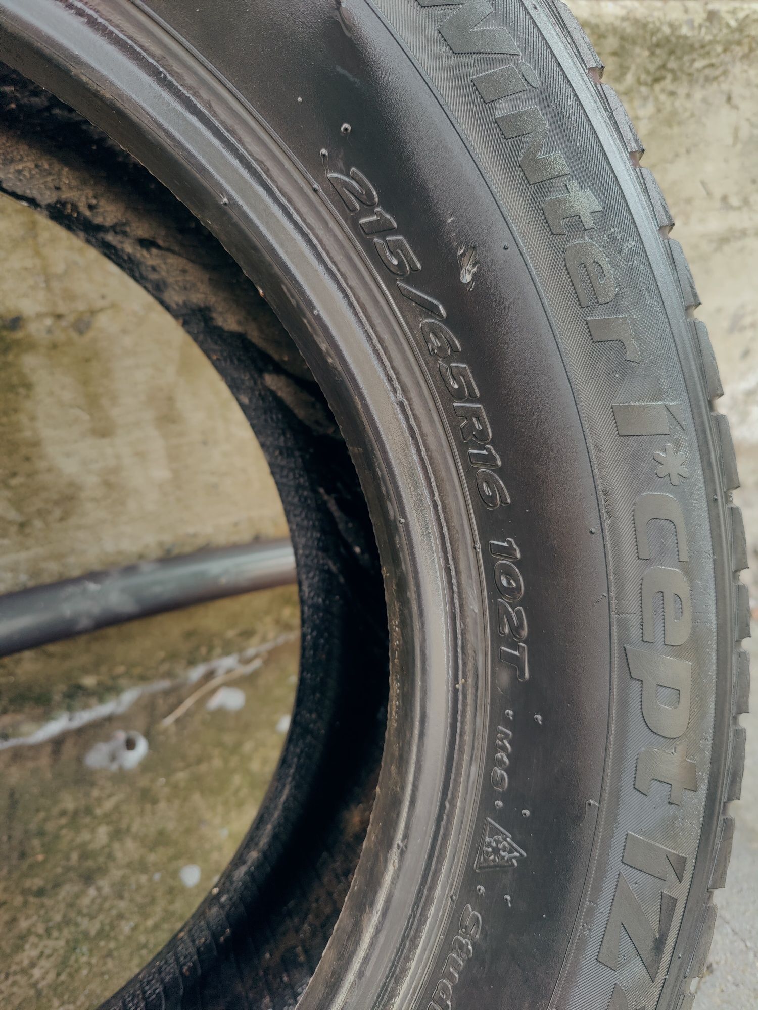 Шина зима hankook 215/65r16