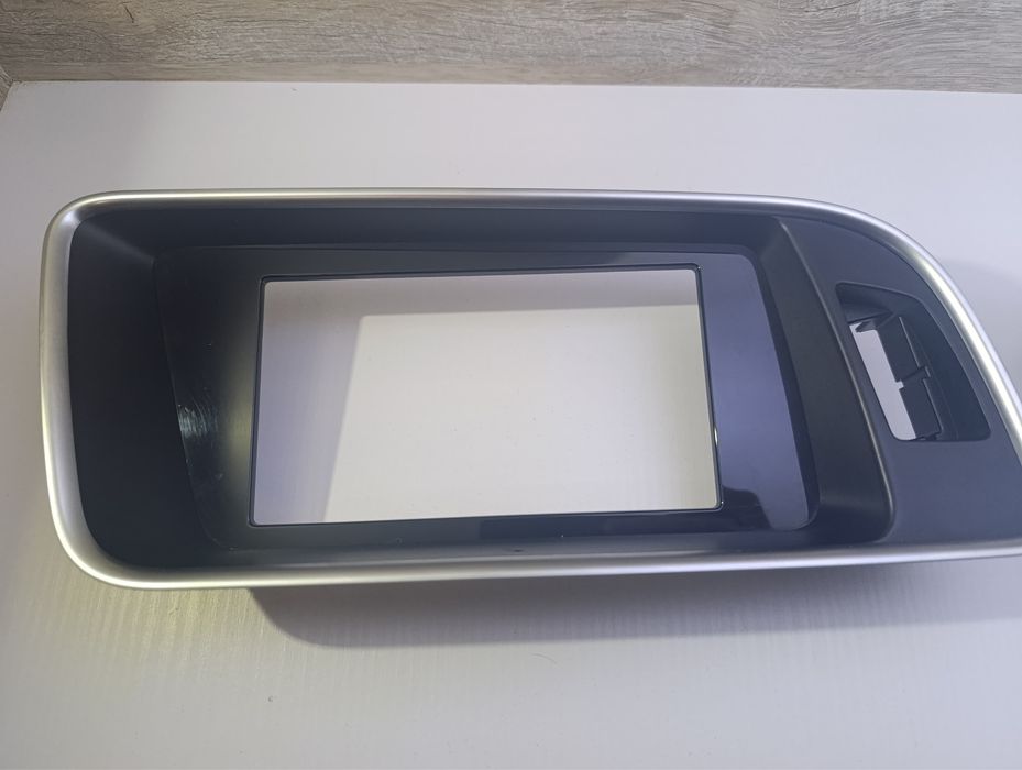 Рамка мультимедии на ауди Q5 2010-2017г.