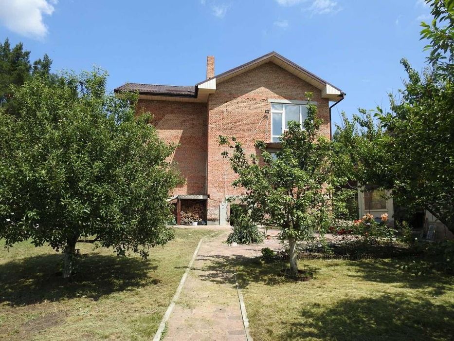 Продаж будинку у Миколаївці на 18 сотках, газ, озеро, ліс