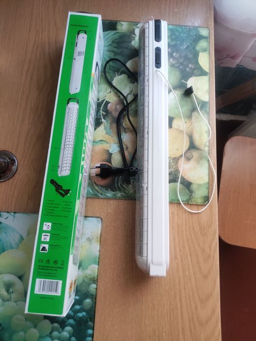 Светильник/фонарь/фрнарик LED на аккумуляторе.