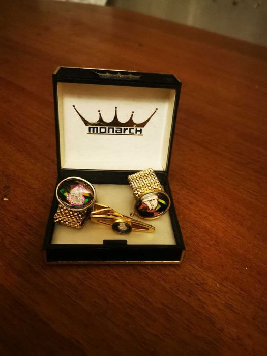 Запонки и держатель для галстука