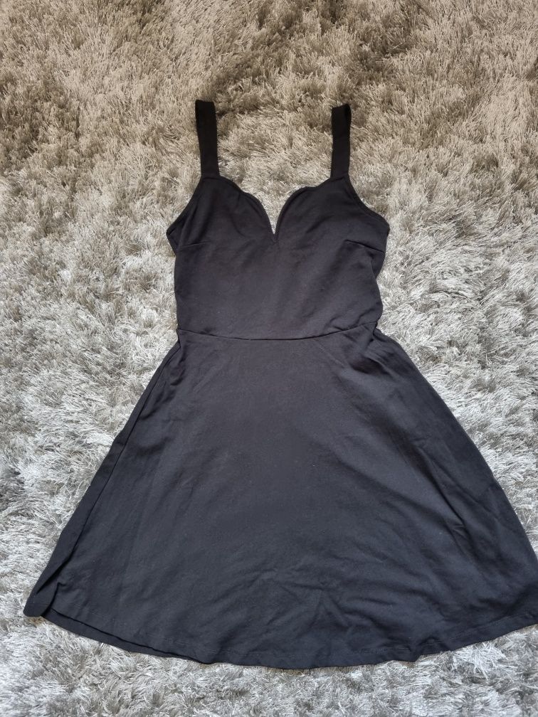Czarna sukienka Terranova