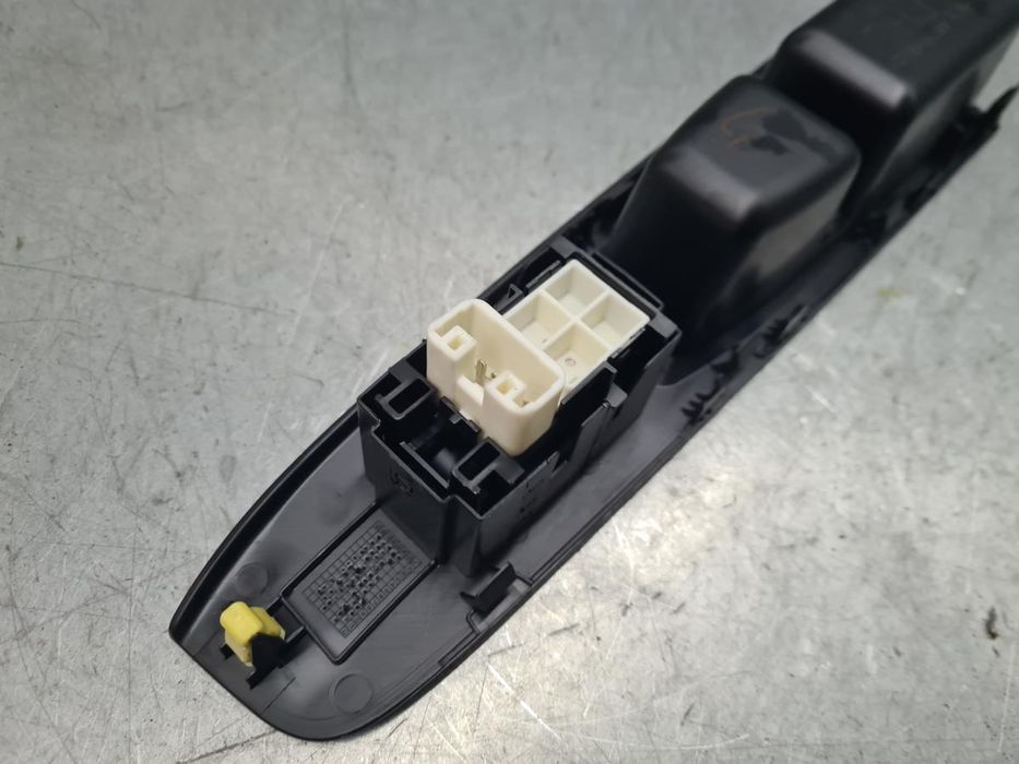 Comando / botão / interruptor vidros frente direito TOYOTA Yaris (_P13